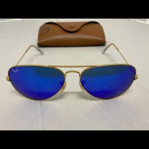 Ray-Ban classic aviator sunglasses with blue lens